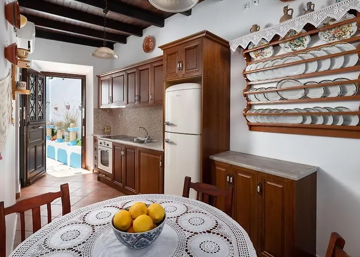 Genovefa Traditional House Tatil Evi *
